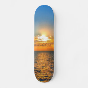 美しい海の夕焼け スケートボード