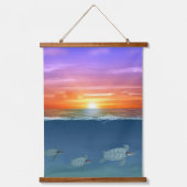 美しい海の日の出とスイミングウミガメ 吊り下げ型タペストリー (正面)