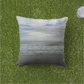 美しい海岸の波と海と空の写真 アウトドアクッション (芝生)