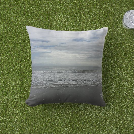 美しい海岸の波と海と空の写真 アウトドアクッション (芝生)