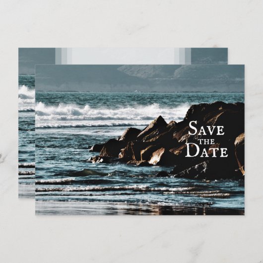 美しい海、波と岩のビーチ結婚式 セーブザデート (正面/裏面)