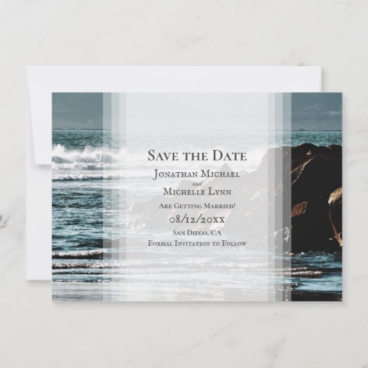 美しい海、波と岩のビーチ結婚式 セーブザデート (裏面)