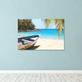 美しい熱帯ビーチとボート キャンバスプリント (インサイチュ (ウッドフロア))