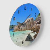 美しい熱帯海のロッキー海岸線 ラージ壁時計 (傾斜)