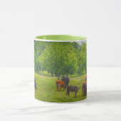 美しい牛の牛の牧草地ファームアートマグ マグカップ (中央)