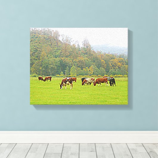 美しい牧場、牛と緑の牧草地、ファームシーン キャンバスプリント (インサイチュ (ウッドフロア))