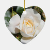 美しい白いバラの花。ラブとロマンス。 セラミックオーナメント (裏面)