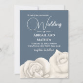 美しい白いバラ、ほこりっぽい青と白結婚の 招待状 (正面)