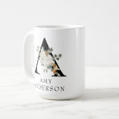 美しい白いフローラ金ゴールドアクセントMonogram A コーヒーマグカップ (正面左)