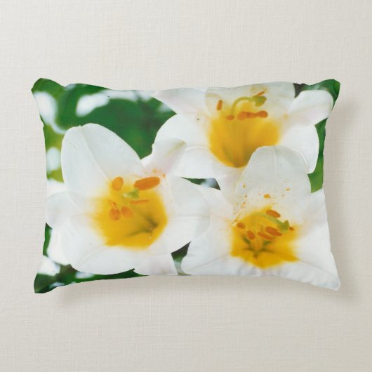 美しい白いユリ - Lilium candidum アクセントクッション (正面)