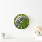 美しい白いワイルドフラワーの開花 パーソナライズされた ラウンド壁時計 (ホーム)