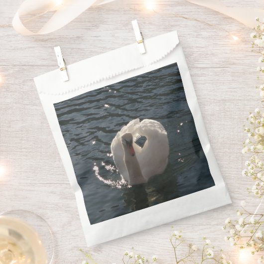 美しい白い白鳥 フェイバーバッグ (クリップ留めされた状態)