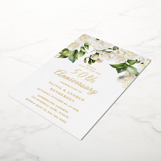 美しい白い花とゴールド 50周年記念 箔招待状 (回転した状態)