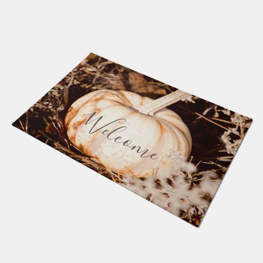 美しい白かぼちゃの秋の草原 ドアマット (アングル)