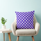 美しい白と紫の水玉模様パターン クッション (椅子)