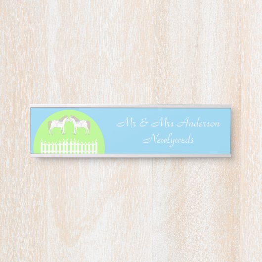 美しい白結婚の馬のカスタム サインプレート (正面)