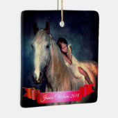 美しい白馬および小さな女の子のクリスマス セラミックオーナメント (右)