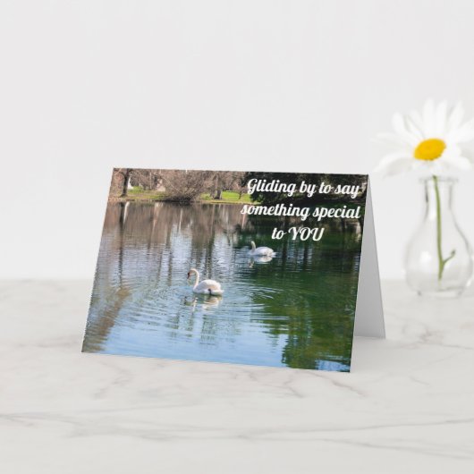 美しい白鳥が美しく見える**誕生日の願い** カード (小さな植物)