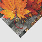 美しい秋葉赤いフェンスに木製 薄葉紙 (詳細)