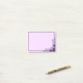 美しい紫の花の束のポストイットメモ ポストイット (デスク上)