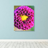 美しい紫色のダリアフラワーマクロ写真 キャンバスプリント (インサイチュ (ウッドフロア))