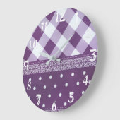 美しい紫色のチェック模様のダマスク織の継ぎ目が無いパターン ラージ壁時計 (傾斜)