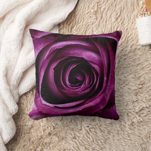 美しい紫色のバラの花の花びらのガーリーなギフト クッション (ブランケット)