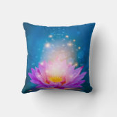 美しい紫色のロータス、ランドスケープ青 クッション (裏面)