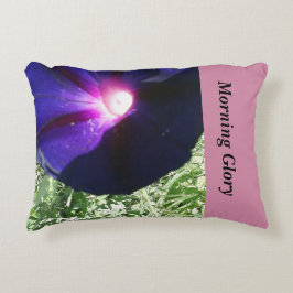 美しい紫色の花のアクセントの枕 アクセントクッション