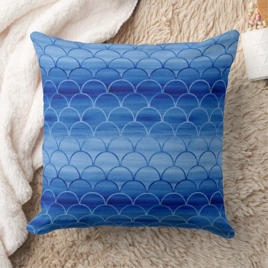美しい絵を描光と濃い青のスケールパターン クッション (ブランケット)
