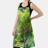 美しい緑の庭園風景とホスト エプロン (インサイチュ)