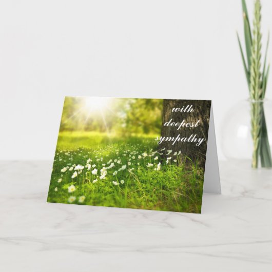 美しい緑の谷と白い花悔やみや弔慰 カード (正面)