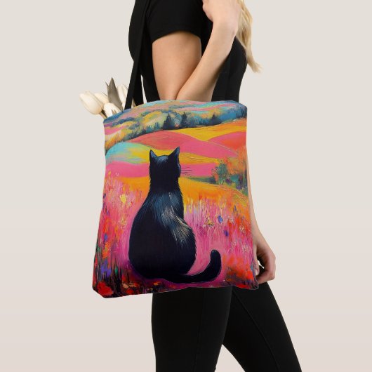 美しい自然の中の黒猫 トートバッグ (クローズアップ)