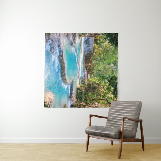 美しい自然の小さな森の滝 タペストリー (インサイチュ(横))