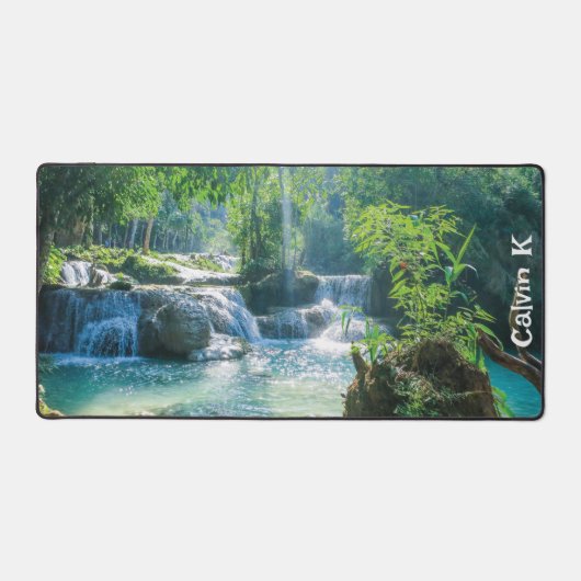 美しい自然の小さな森の滝(正面) デスクマット (正面)