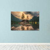 美しい自然レイクマウンテンズ大きい石ツリー キャンバスプリント (インサイチュ (ウッドフロア))