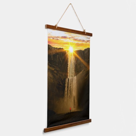 美しい自然 – 夕暮れ時の滝 吊り下げ型タペストリー (傾斜あり)