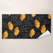 美しい花と水玉模様のイラストレーション バスタオル (バスタオル)