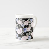 美しい花のパターンバラアイリスピンクブルー ボーンチャイナマグカップ (正面右)