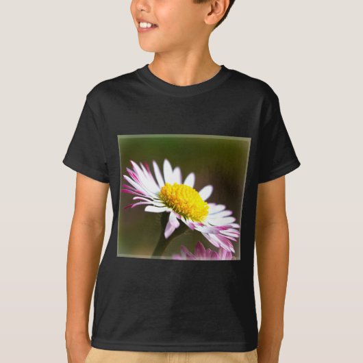 美しい花の花びらのロマンスのロマンチックなブライダル Tシャツ (正面)