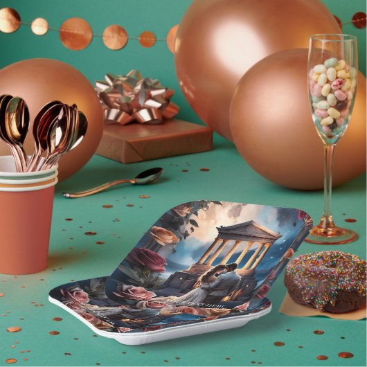 美しい花嫁と花婿が海辺に立つ ペーパープレート (複数)