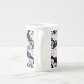 美しい花柄 ローズ アイリス ピンク ブルー ボーンチャイナマグカップ (裏面)