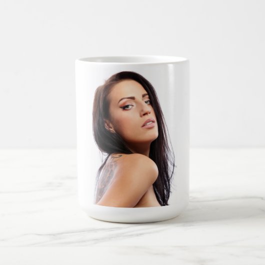 美しい若い女性コーヒーマグ コーヒーマグカップ (中央)