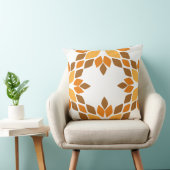 美しい茶色の花柄の枕 クッション (椅子)