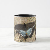 美しい蝶のオリジナル写真とマグカップ マグカップ (中央)