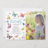 美しい蝶の水色ガールフォト誕生日 招待状 (正面)