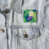 美しい蝶紫色の花の自然の景色 缶バッジ (インサイチュ)