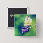 美しい蝶紫色の花の自然の景色 缶バッジ (正面&裏面)