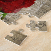 美しい赤いバラの音楽の音符渦の色あせたピアノ ジグソーパズル (側面)