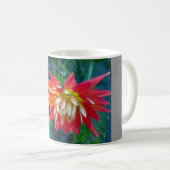 美しい赤い花のデザインカップ コーヒーマグカップ (正面右)